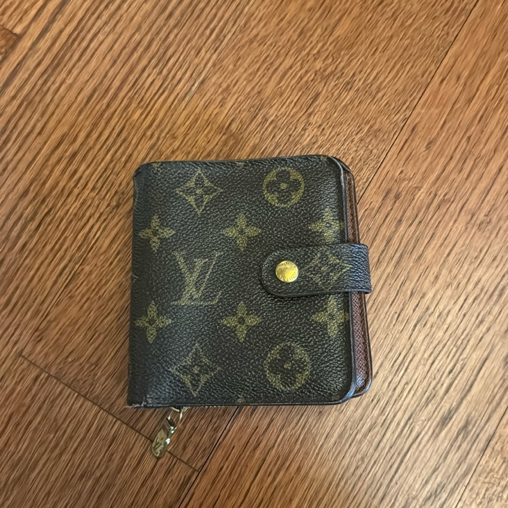 Louis Vuitton Wallet Authentic